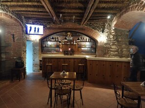 朝食、ディナーに営業 (郷土料理)