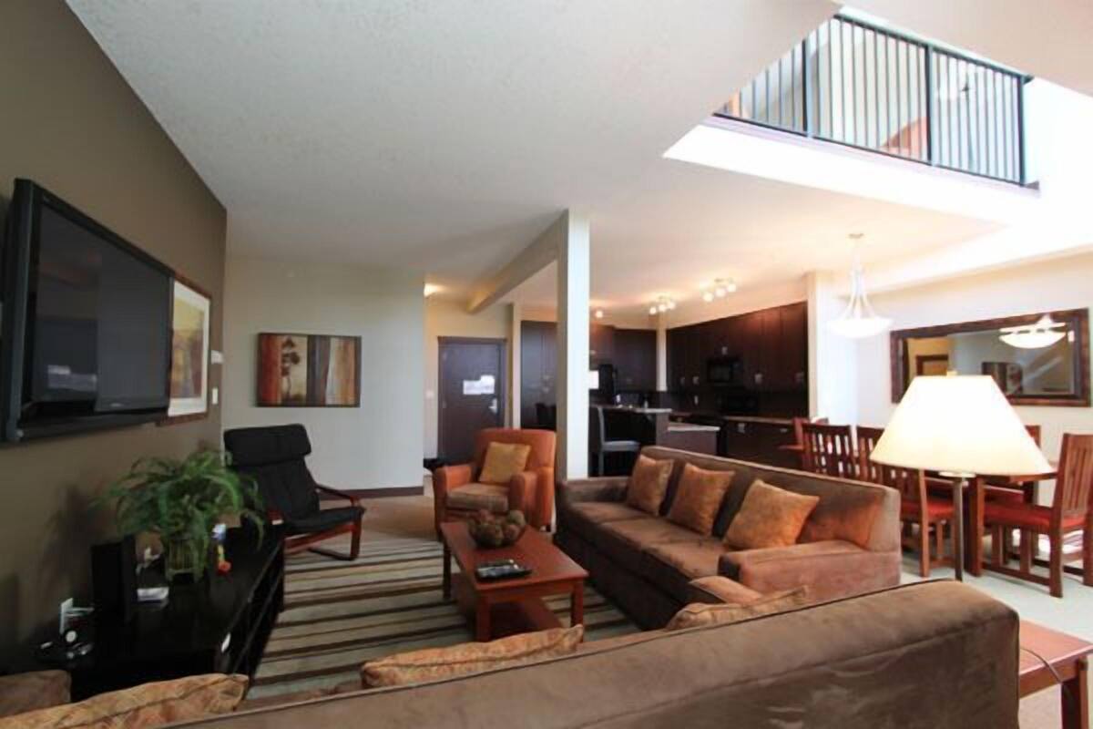 Premium Loft, 3 Bedrooms (411 Silver Rock) | Living area