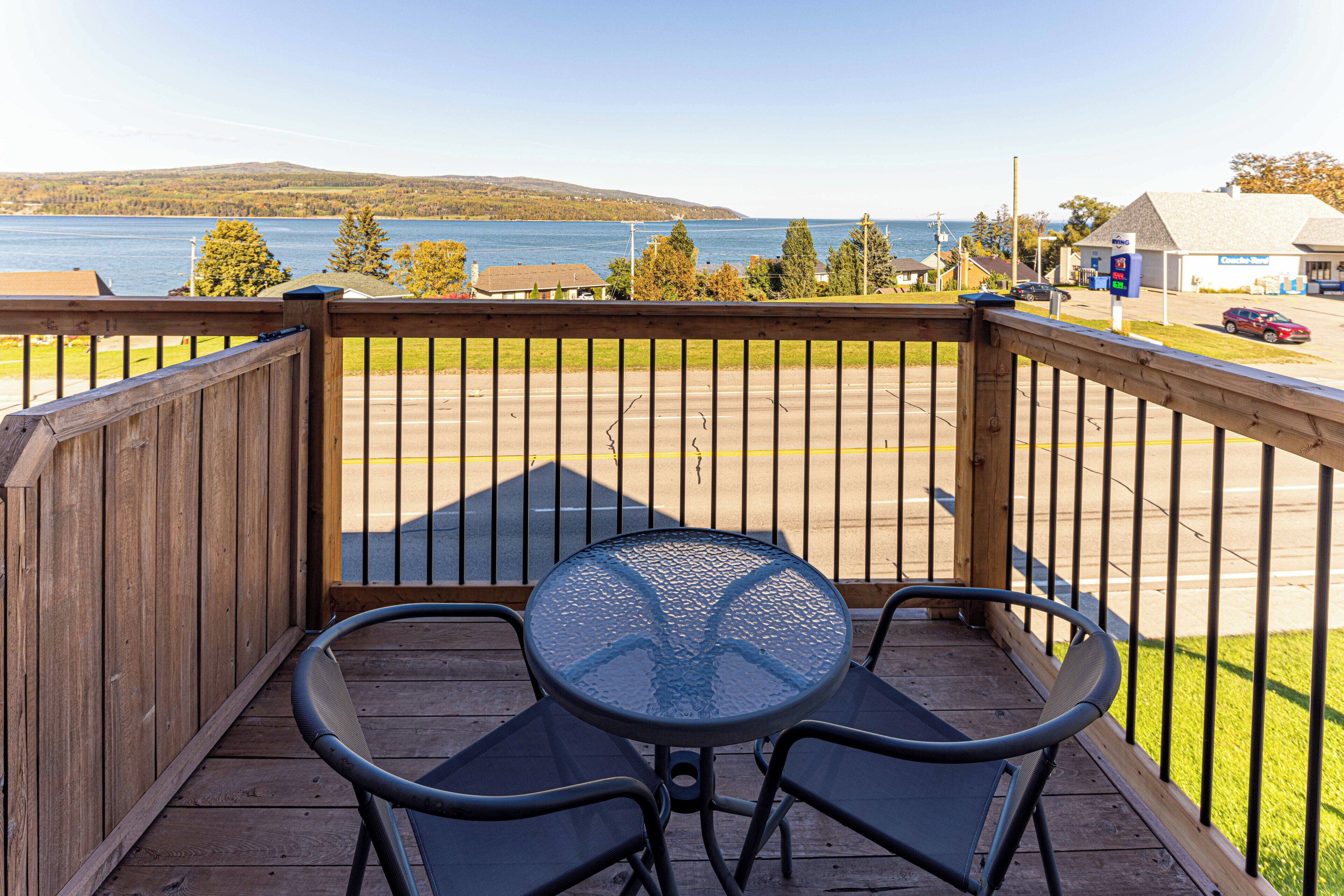 Deluxe Room, 1 King Bed, River View | Terrace/patio