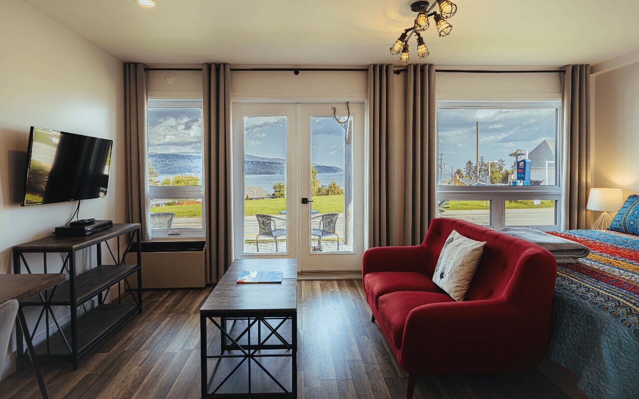 Deluxe Room, 1 King Bed, River View | Desk, laptop workspace, blackout drapes, soundproofing