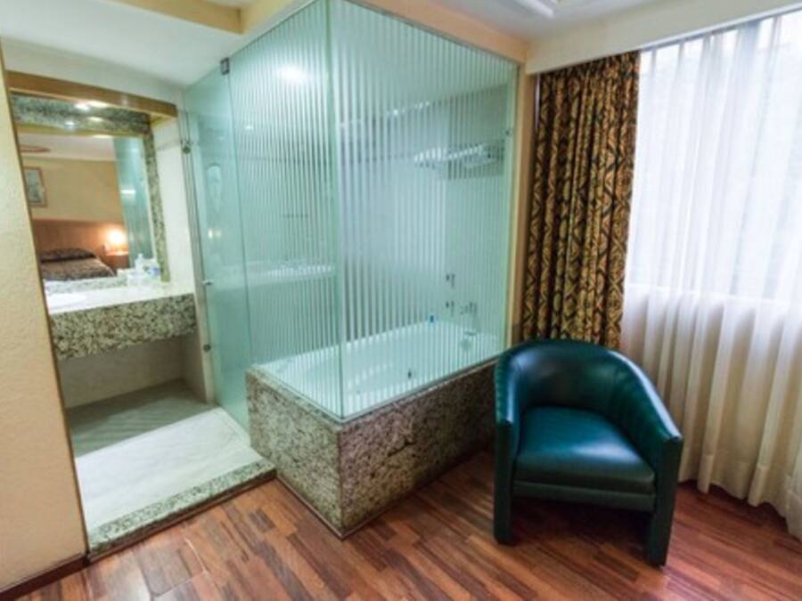 Ducha, artículos de tocador gratuitos, secador de pelo, toallas