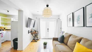 Estudio, 1 cama King size y sofá cama | Vista al patio