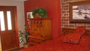 Luxury Suite | Desk, iron/ironing board, WiFi (free) - Butch Cassidy Suites (Deadwood)