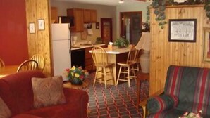 Luxury Suite | Living area | Flat-screen TV - Butch Cassidy Suites (Deadwood)
