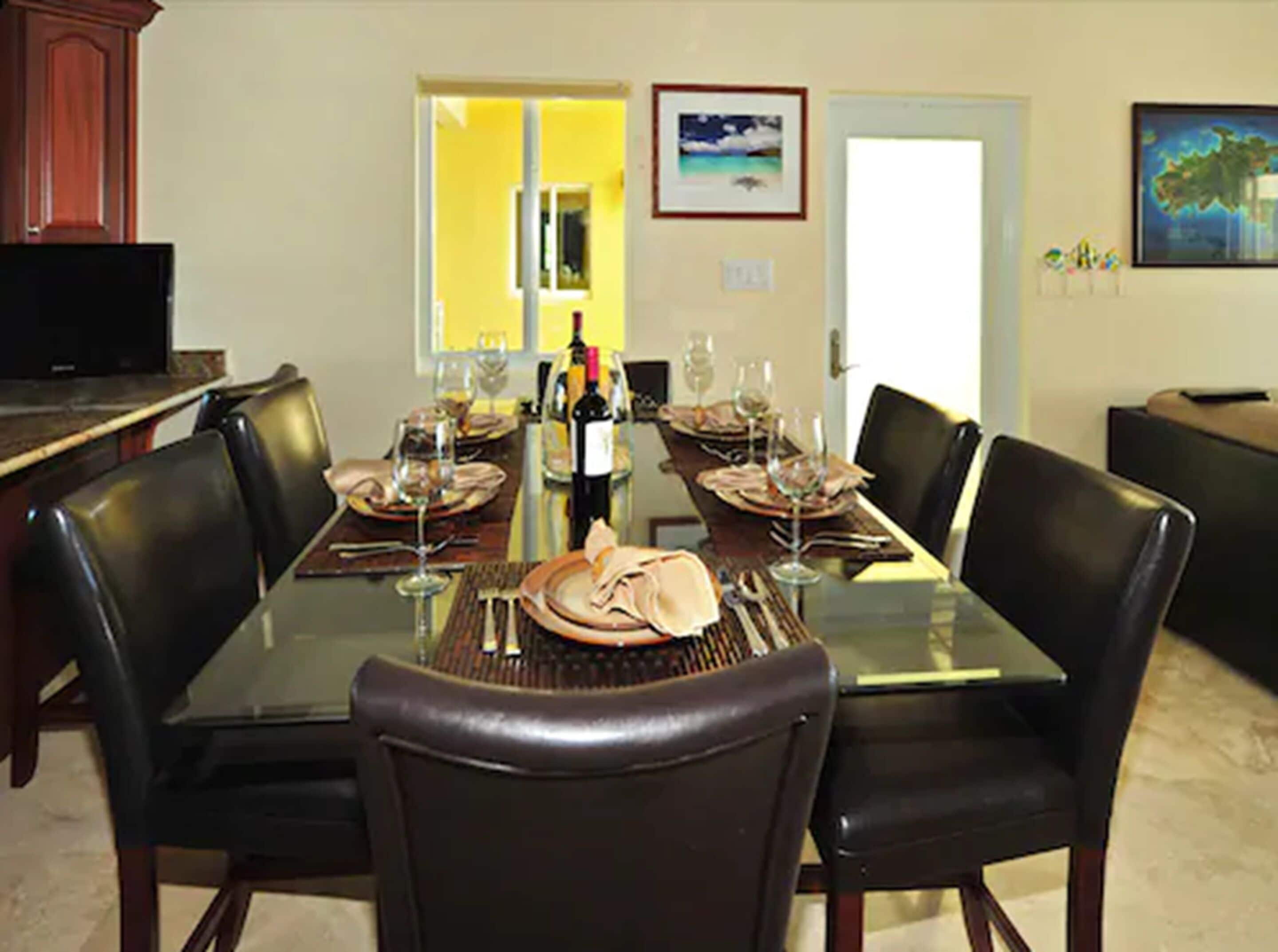 Suite Deluxe, 3 chambres | Restauration dans la chambre