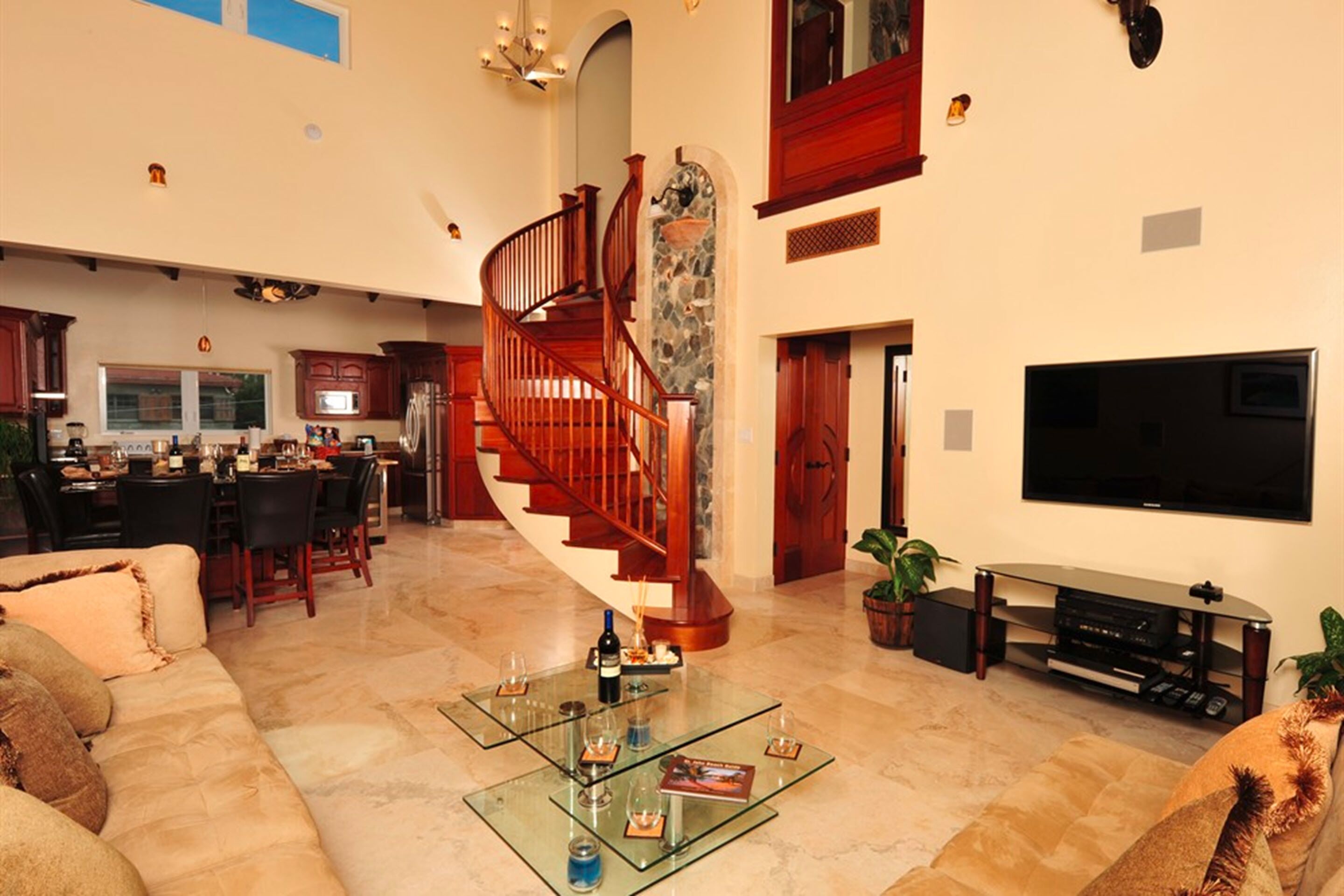 deluxe suite, 3 bedrooms | living room | 42-inch flat-screen tv with satellite channels, tv, dvd player