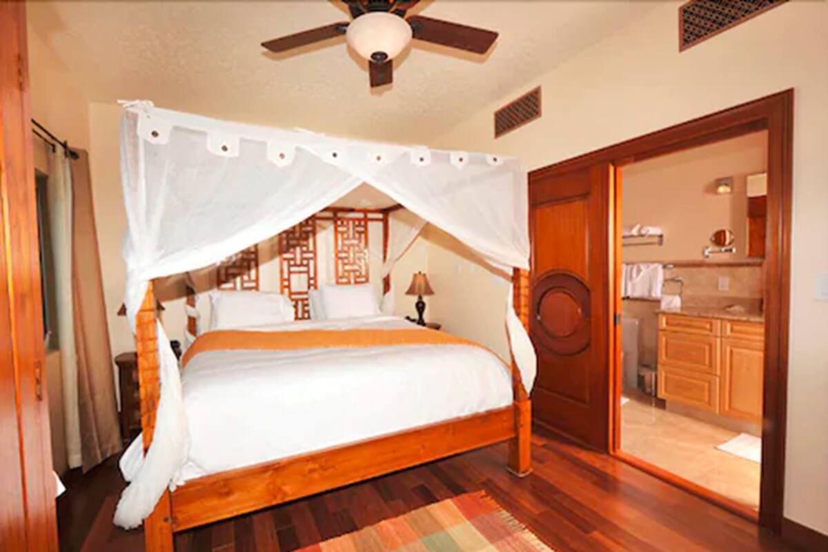 1 bedroom, Egyptian cotton sheets, premium bedding, down duvets