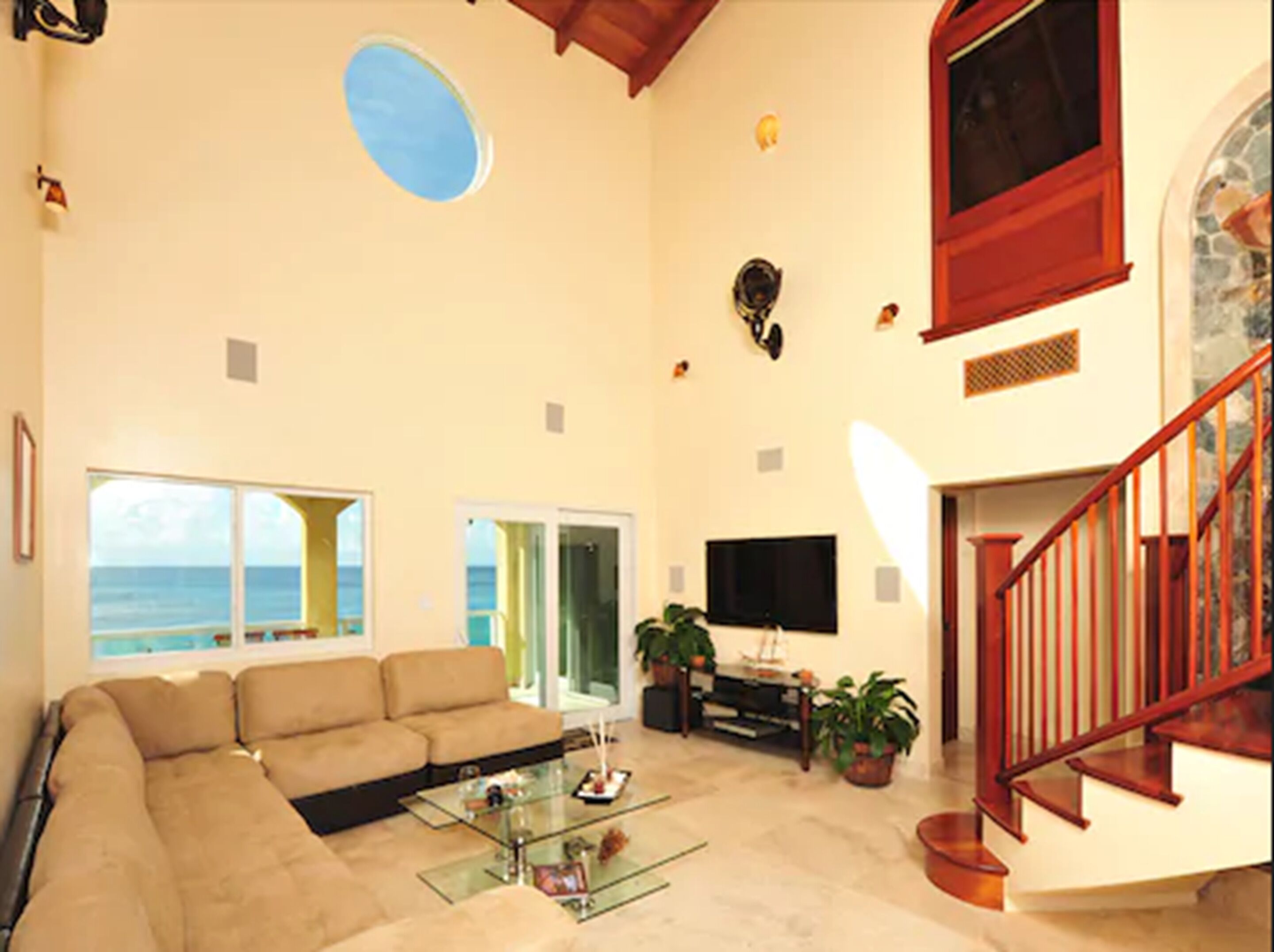 deluxe suite, 3 bedrooms | living room | 42-inch flat-screen tv with satellite channels, tv, dvd player