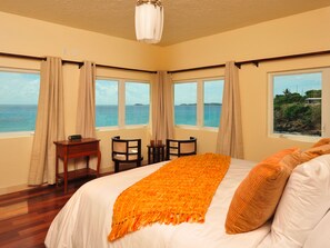 1 bedroom, Egyptian cotton sheets, premium bedding, down duvets