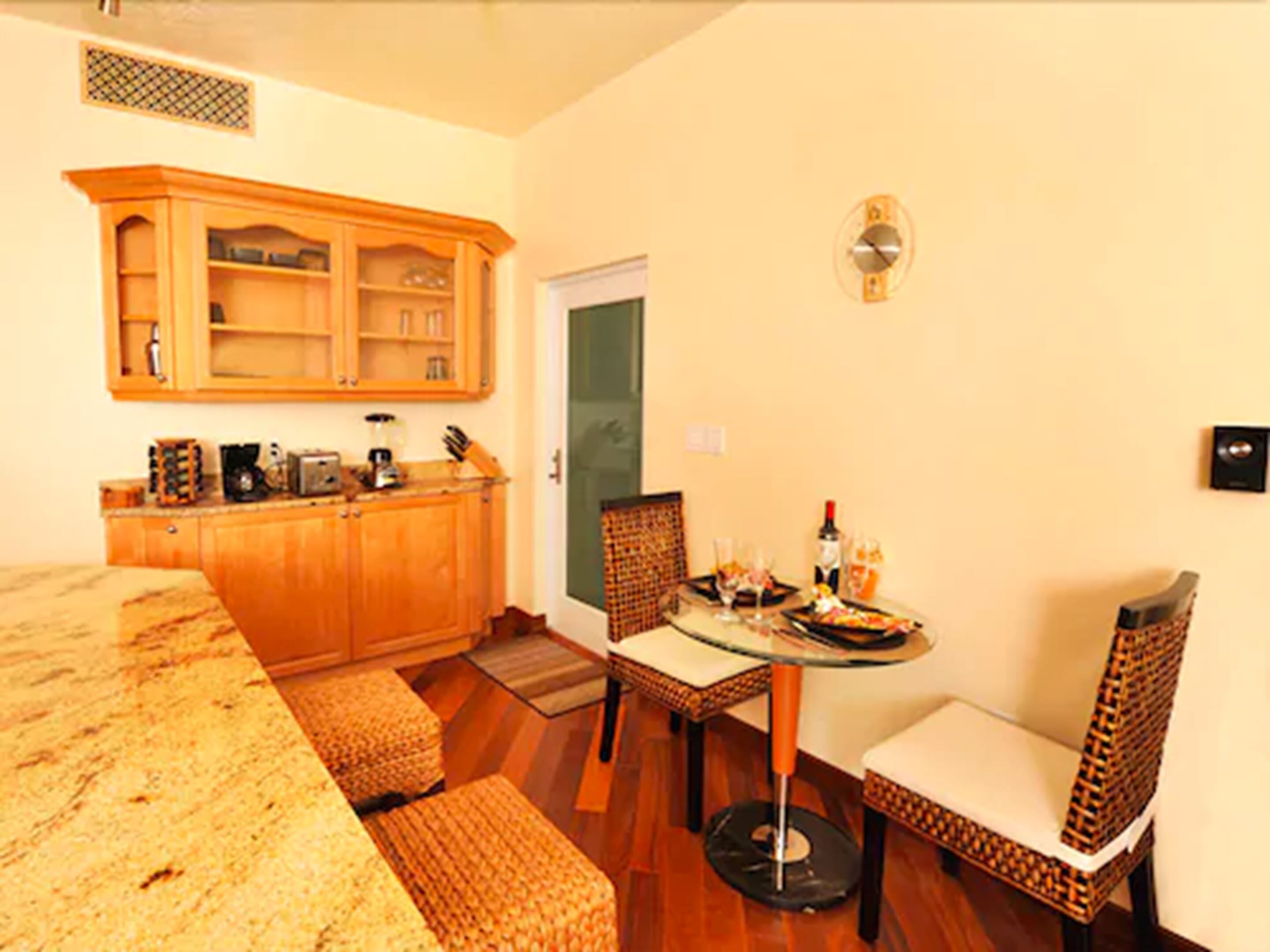 suite, 1 bedroom | in-room dining