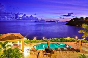 Outdoor pool, pool umbrellas, sun loungers