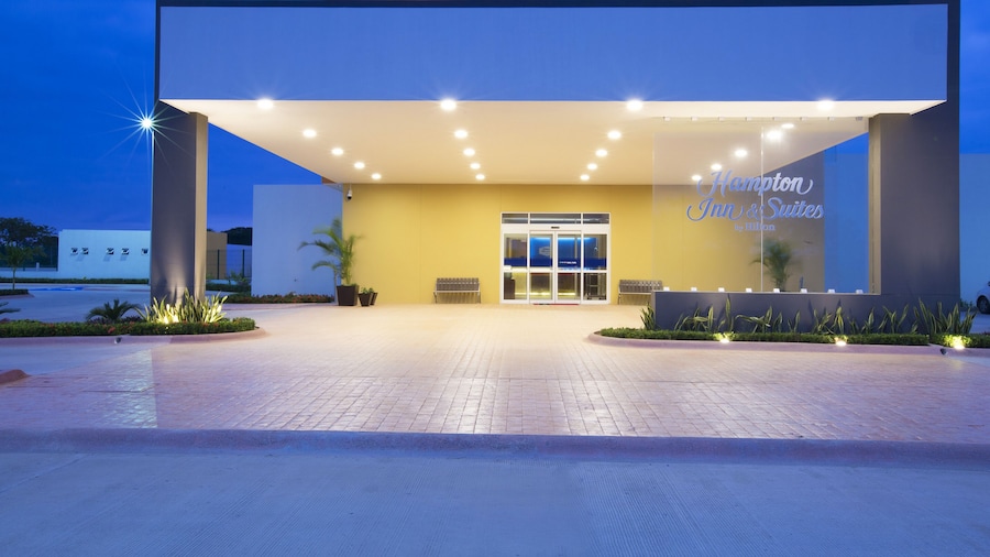 Hampton Inn & Suites by Hilton Paraiso