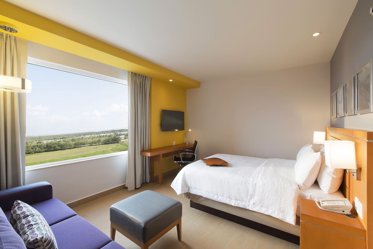 Room, 1 Queen Bed, Non Smoking, Refrigerator | Minibar, in-room safe, iron/ironing board, free WiFi