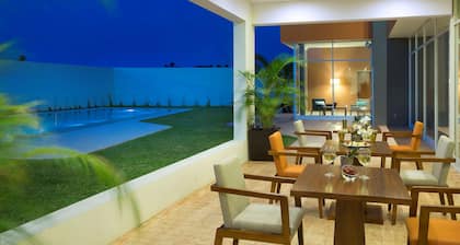 Hampton Inn & Suites by Hilton Paraiso
