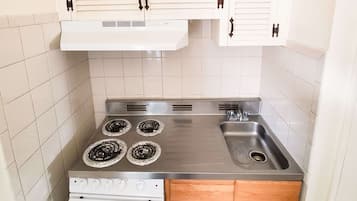 Studio Suite, nhiều giường, không hút thuốc, bếp nhỏ | Bếp riêng | Tủ lạnh, lò vi sóng, dụng cụ pha cà phê/trà