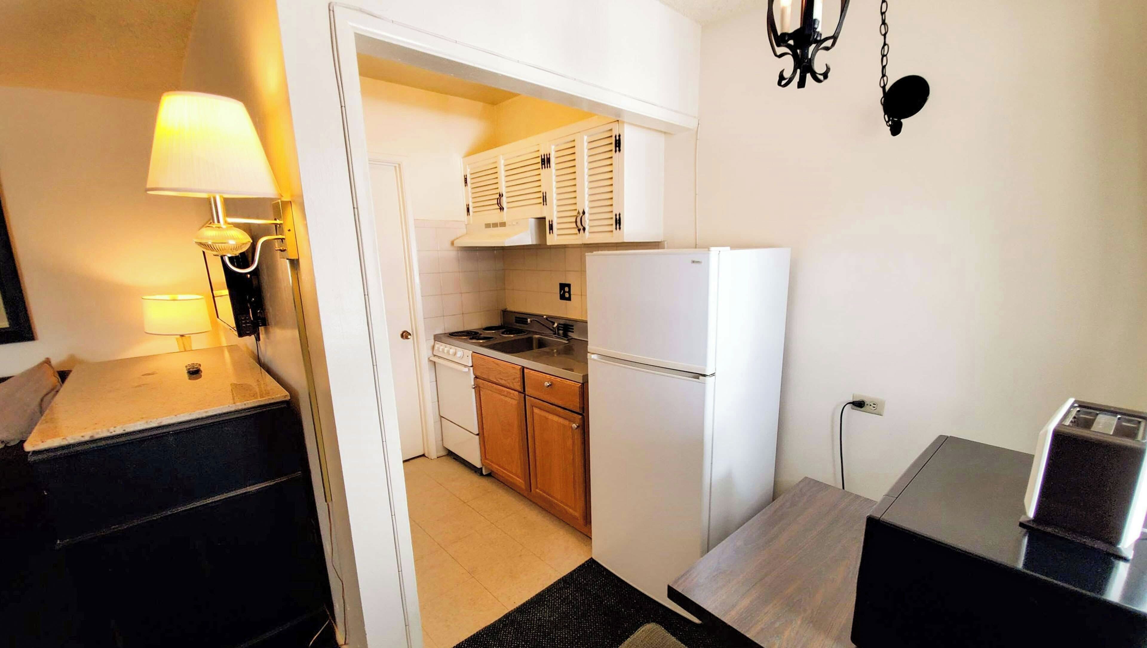 Studio Suite, 2 Queen Beds, Non Smoking, Kitchenette | Private kitchenette | Fridge, microwave, coffee/tea maker