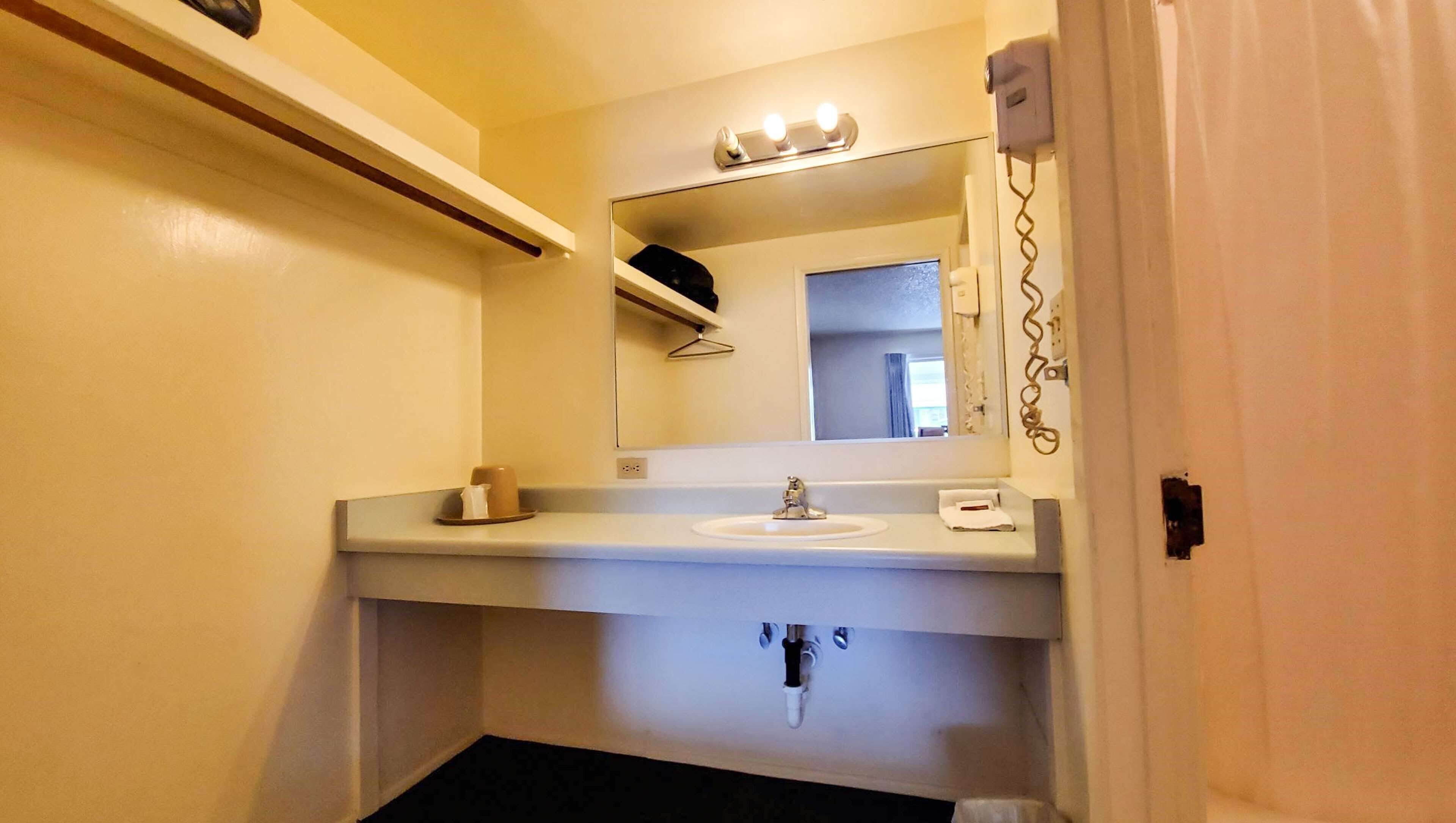 开间套房, 2 张大床, 无烟房, 简易厨房 | 浴室 | 淋浴/盆浴组合、深泡浴缸、吹风机、毛巾