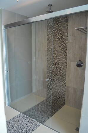 King Suite, Refrigerator | Bathroom shower