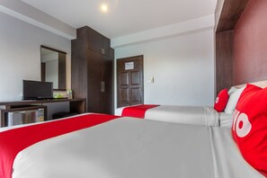 Habitación estándar con 2 camas individuales | Escritorio, wifi gratis y ropa de cama