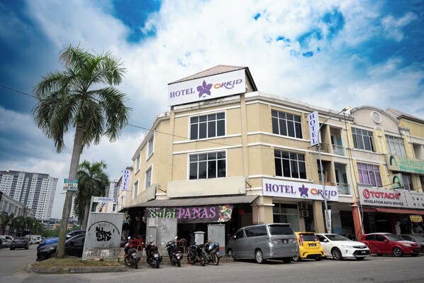 A hotel with a sign reading "HOTEL ORKID" and a restaurant named "Sulaian PANAS" in front. - Orkid Inn Kajang (Kajang)