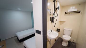 Standard Twin | Bathroom