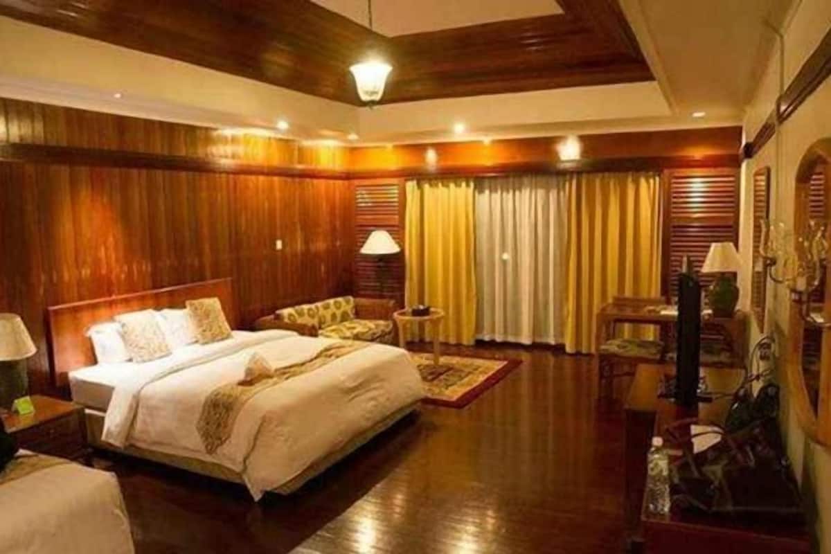 In-room safe, desk, soundproofing, iron/ironing board
