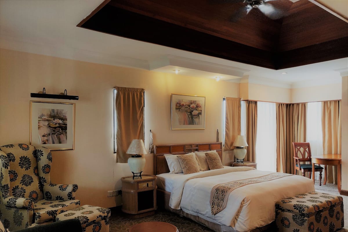 In-room safe, desk, soundproofing, iron/ironing board