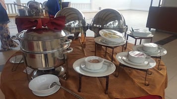 Daily cooked-to-order breakfast (MYR 19.00 per person)