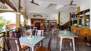 Breakfast, lunch, dinner served; local and international cuisine