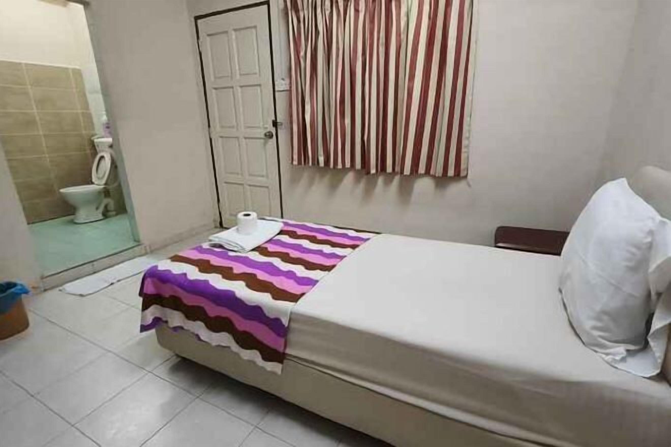 Premium bedding, down duvets, Tempur-Pedic beds, in-room safe