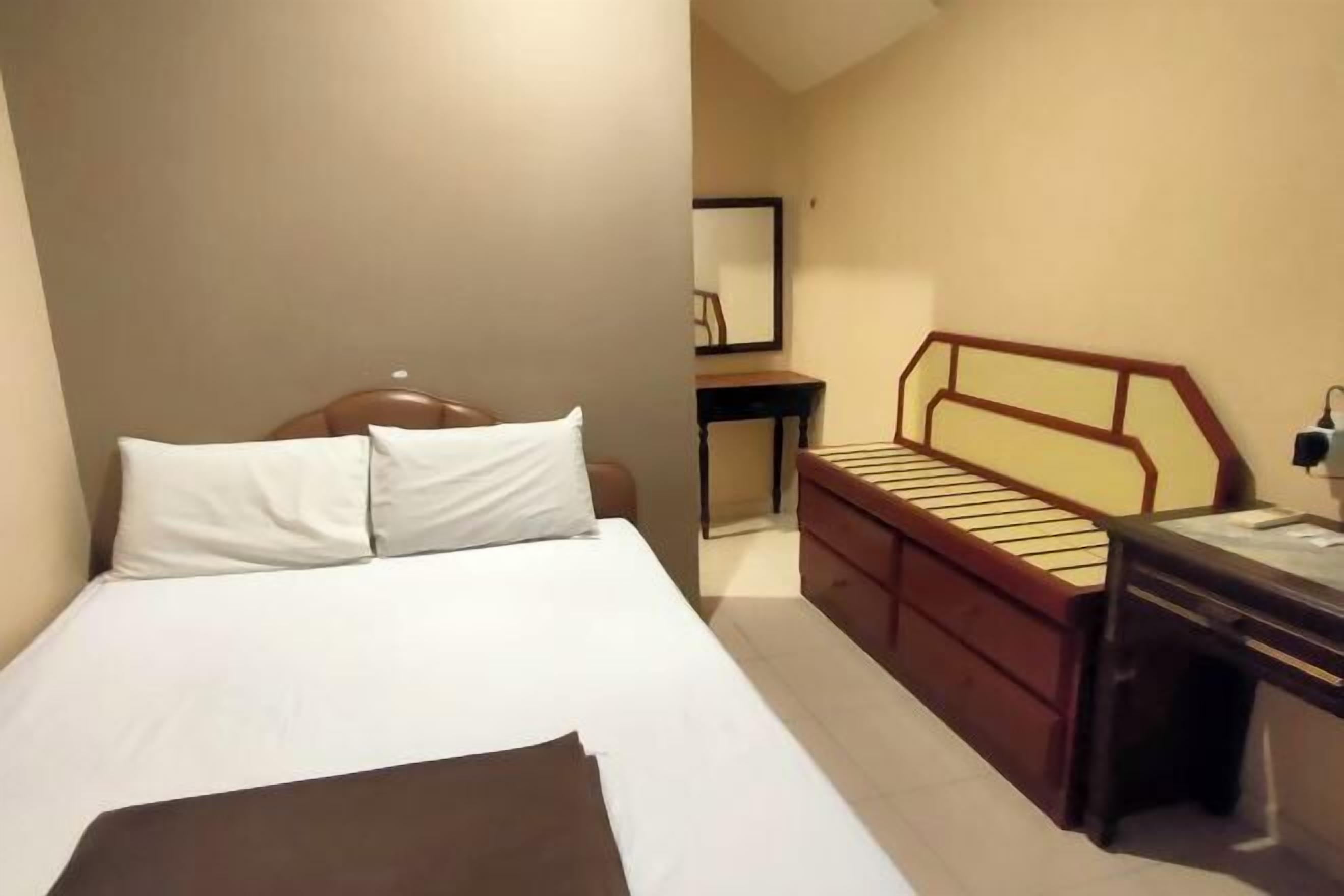 Premium bedding, down comforters, Tempur-Pedic beds, in-room safe