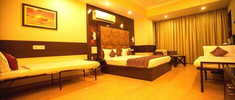 Family Room | Minibar, in-room safe, desk, laptop workspace