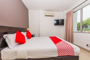 Escritorio, wifi gratis, ropa de cama