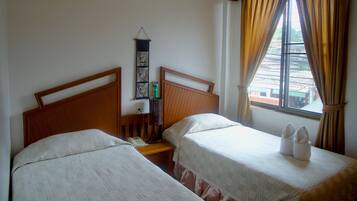 Standard Twin Room | In-room safe, desk, rollaway beds, free WiFi