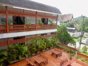 Balcony - Baiyoke Chalet Hotel (Mae Hong Son)