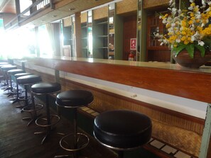 Bar (on property) - Baiyoke Chalet Hotel (Mae Hong Son)