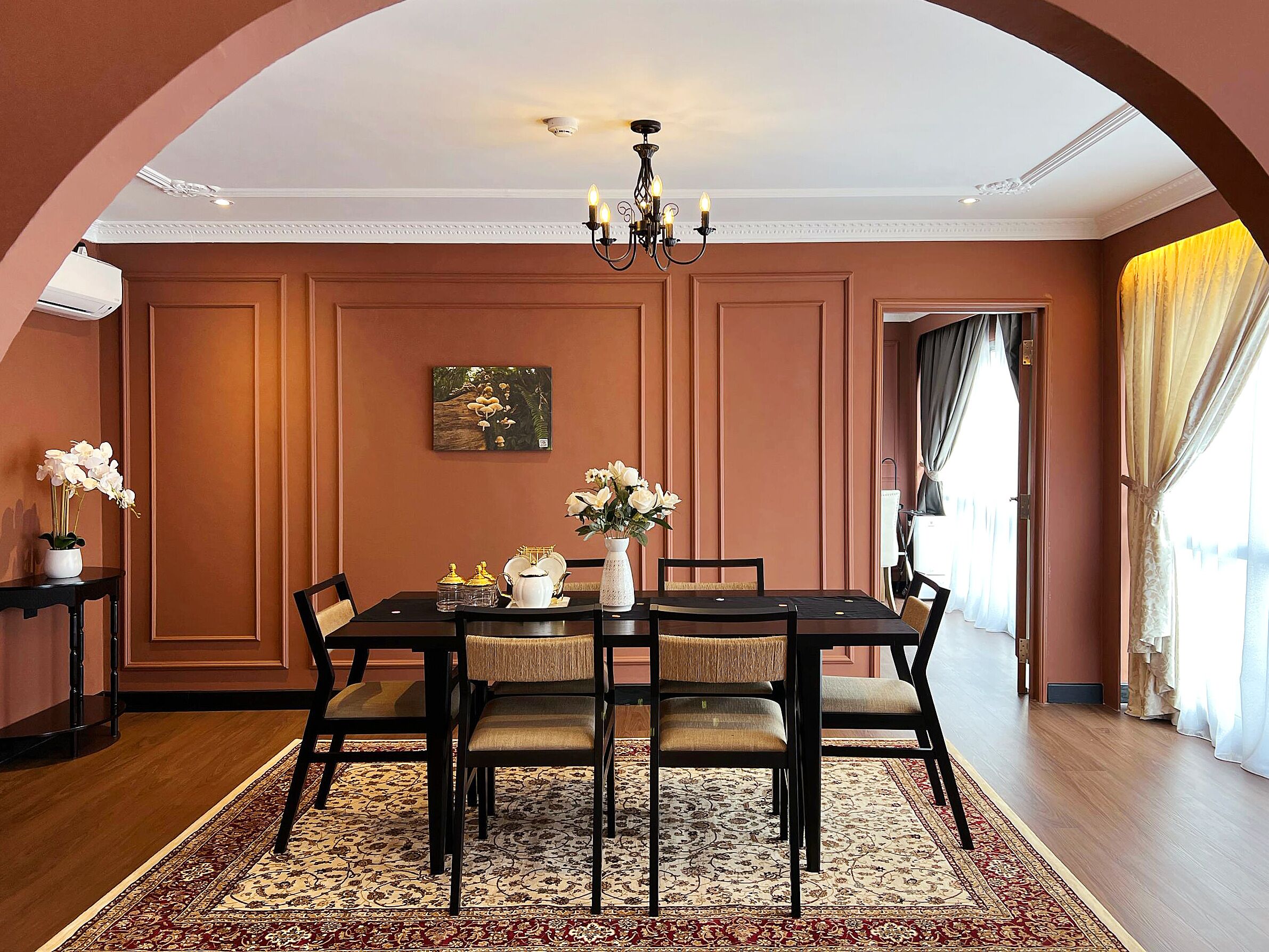 Royal Suite, 1 King Bed | Dining room