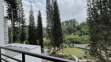 In-room safe, iron/ironing board, bed sheets