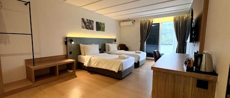 Chambre Simple, 2 lits une place, accessible aux personnes à mobilité réduite (Roll-in Shower)