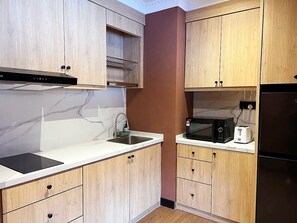 Suite royale, 1 très grand lit | Cuisinette privée | Cafetière-théière, bouilloire électrique