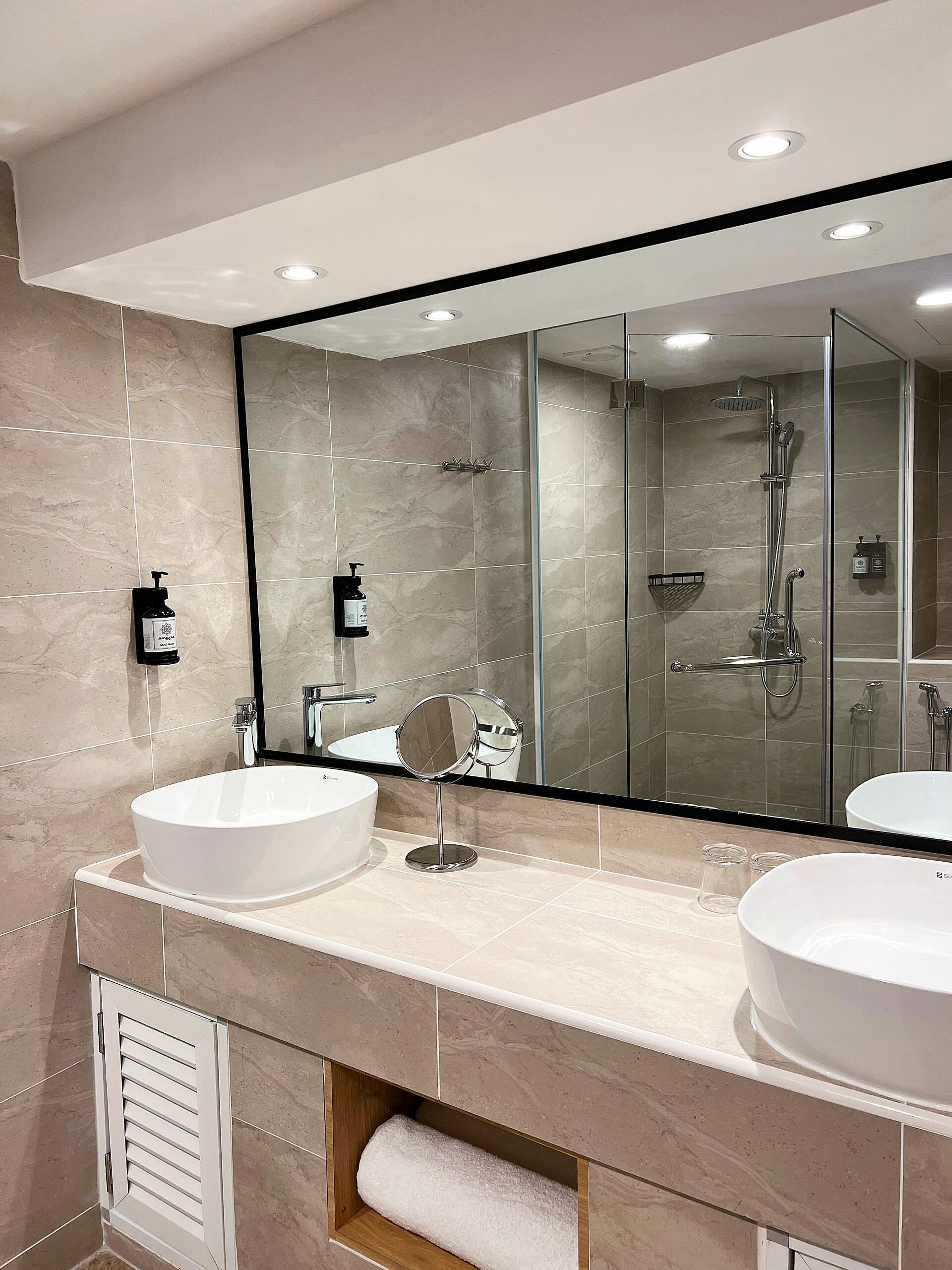 Royal Suite, 1 King Bed | Bathroom | Shower, bidet, towels, soap