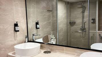 Royal Suite, 1 King Bed | Bathroom | Shower, bidet, towels, soap