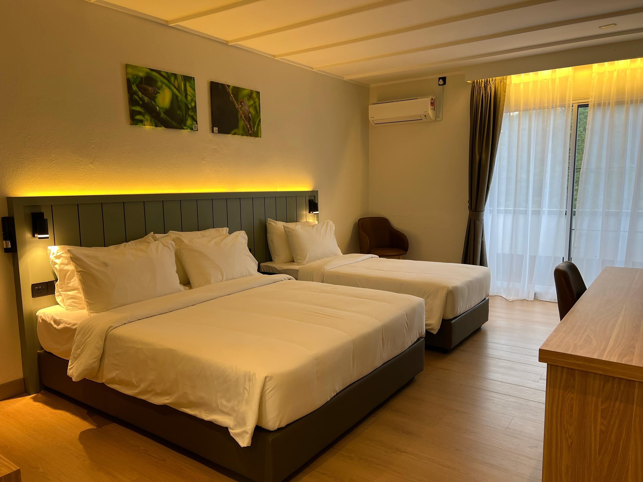 Coffres-forts dans les chambres, draps fournis