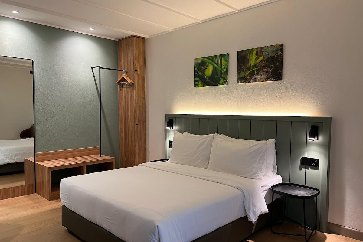 In-room safe, bed sheets, wheelchair access