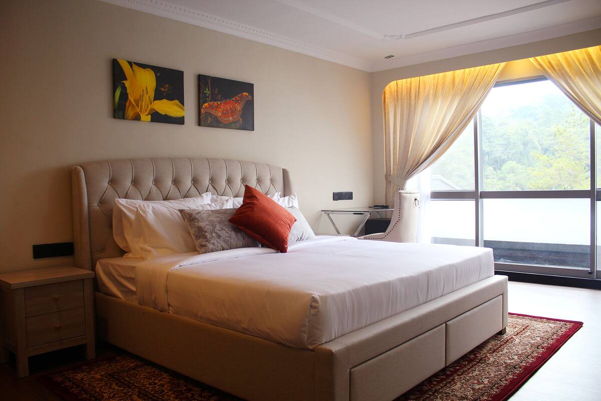 In-room safe, desk, laptop workspace, iron/ironing board