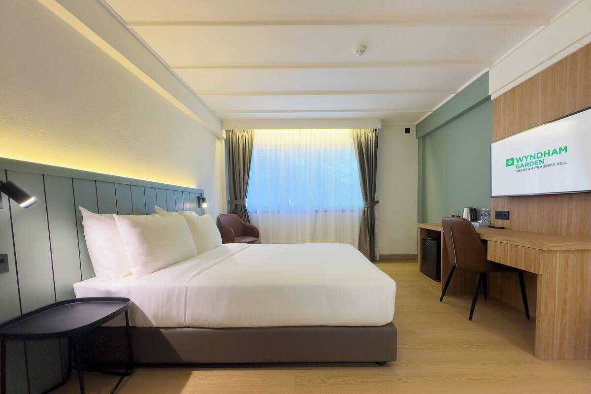 In-room safe, desk, laptop workspace, iron/ironing board