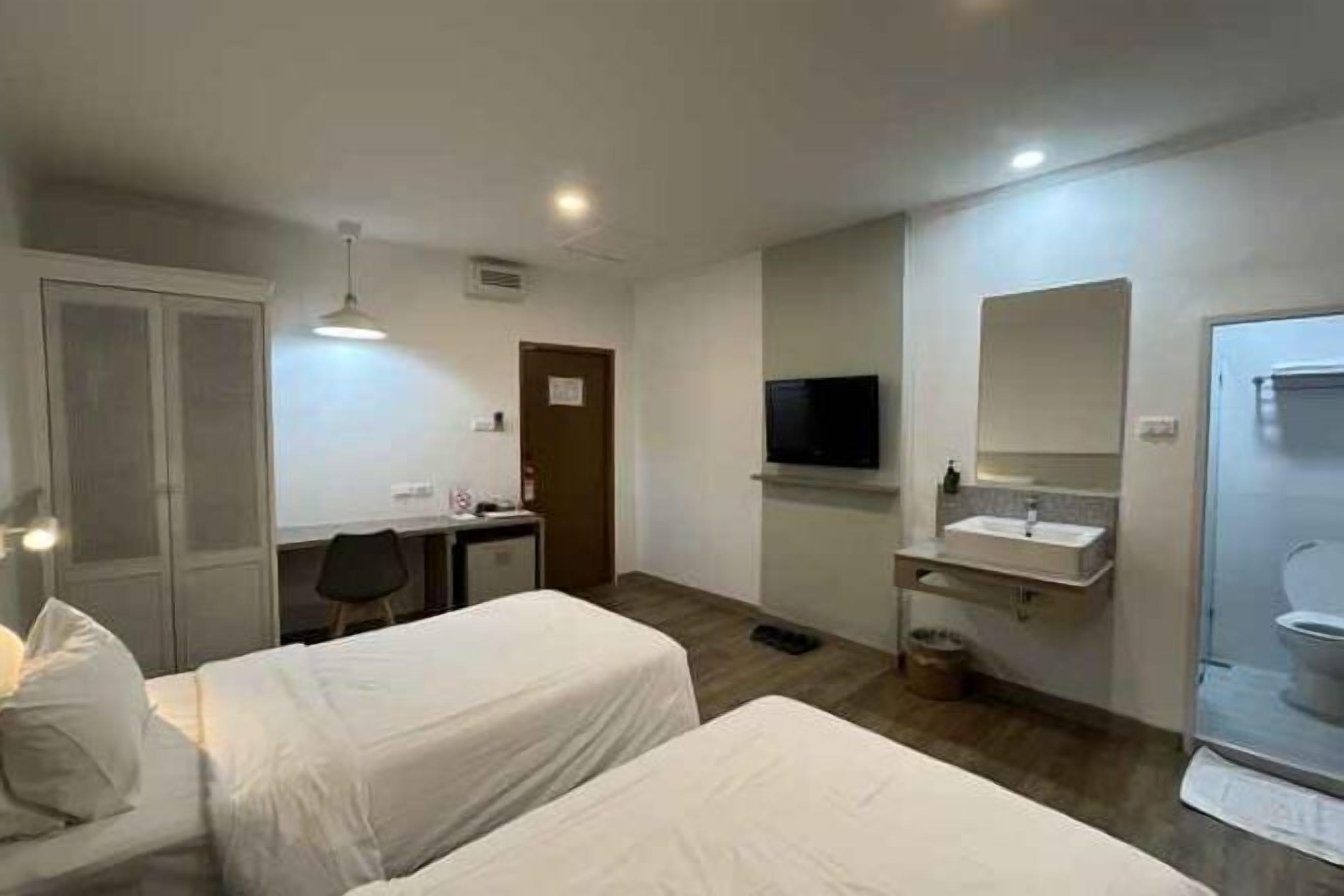 Desk, rollaway beds, free WiFi, bed sheets