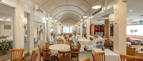 A spacious restaurant with high ceilings and ample seating.