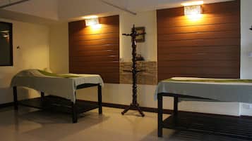 Aromaterapiaa, thai-hierontaa, vartalon kuorintoja