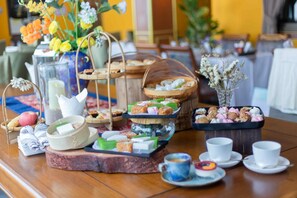 Enjoy a diverse selection of food and beverages at this well-organized buffet.